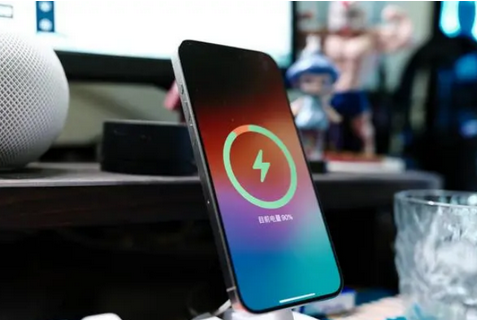 乌坡镇苹果15换屏服务分享用什么充电器给iPhone15充电更好 